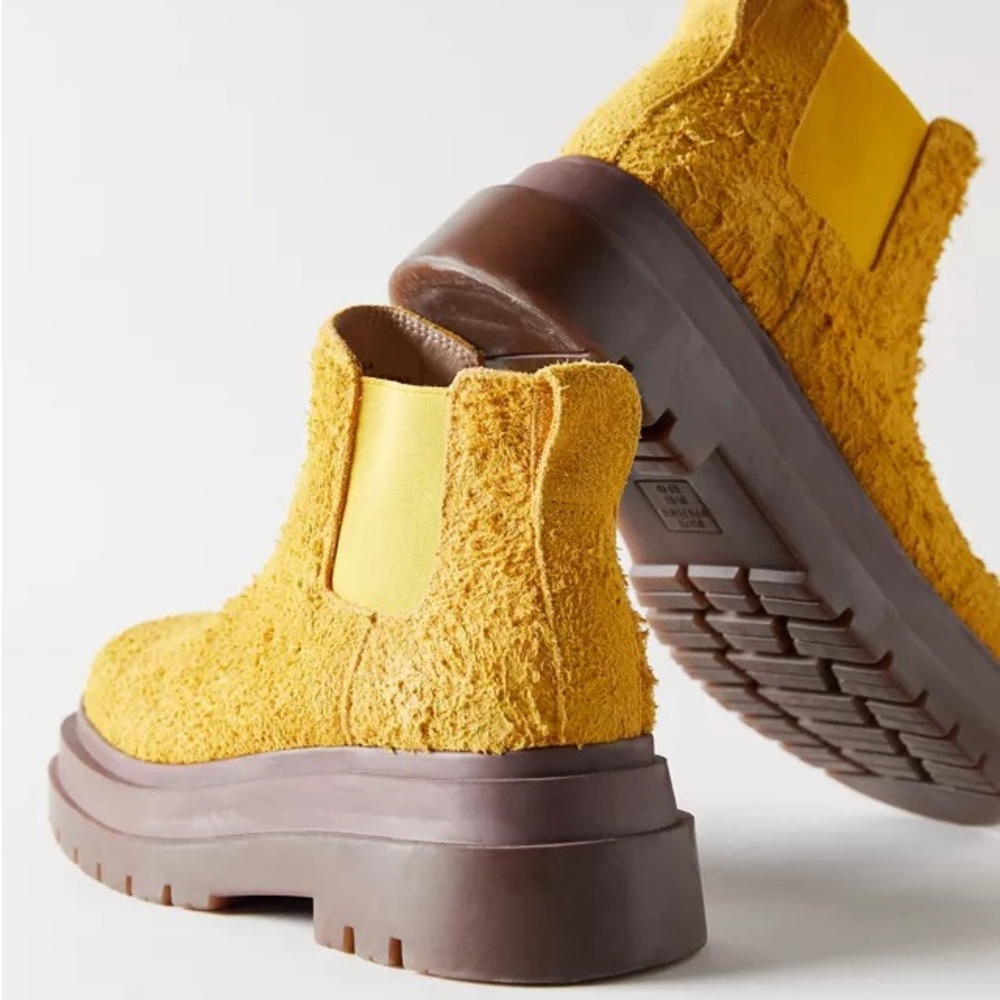 Urban Outfitters Dana Suede Leather Chelsea Boot Size 8 - Picture 3 of 9